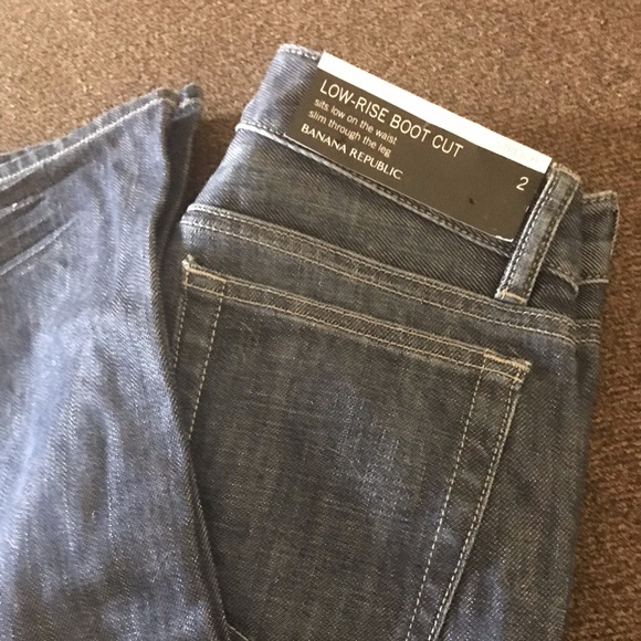 Size 2 Banana Republic Low-Rise Boot Cut Jeans. - Picture 3 of 3